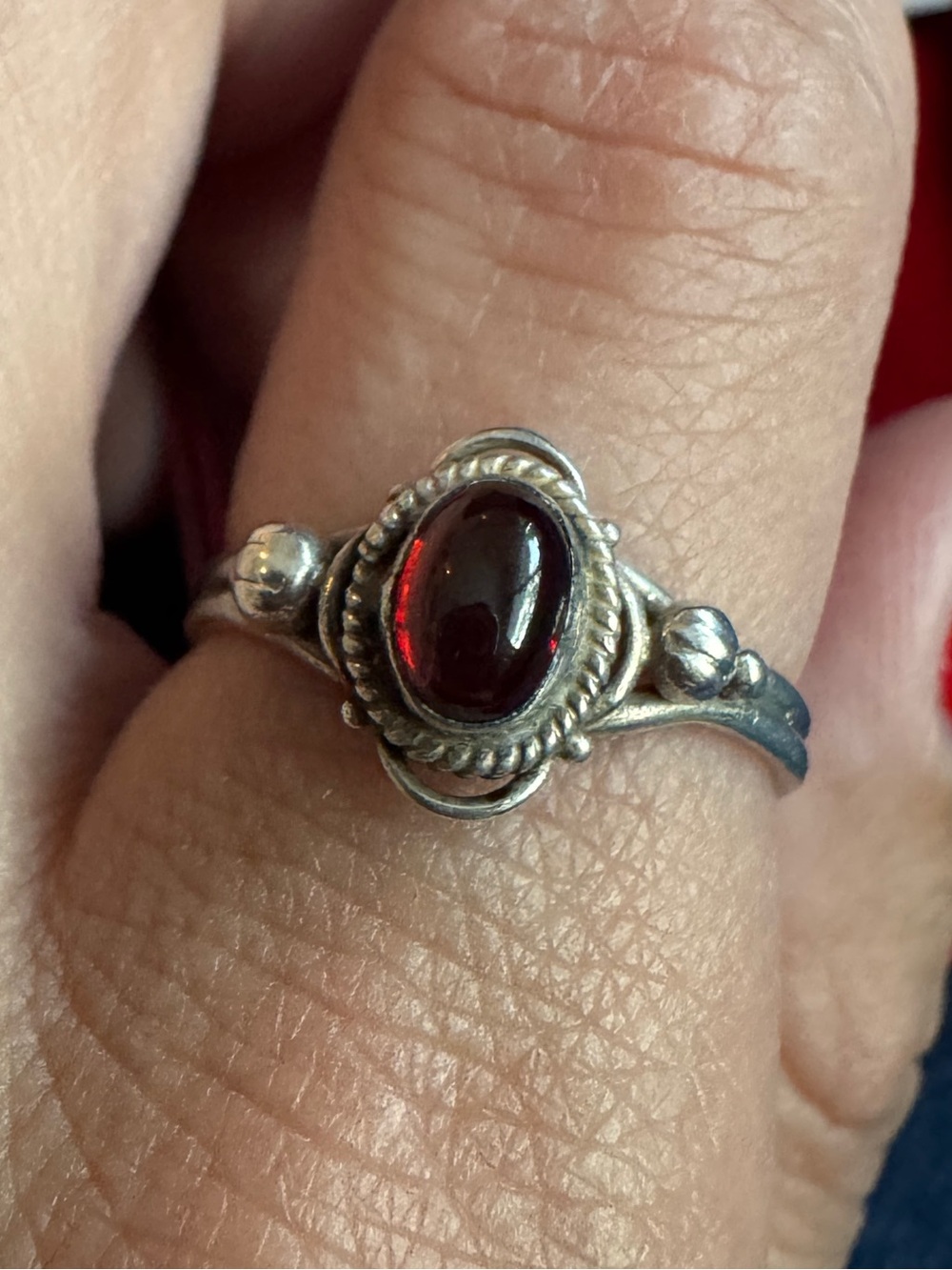 Vintage Sterling Silver Oval garnet Ring size 6